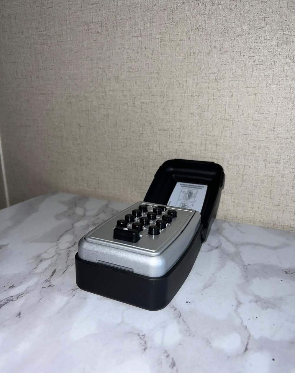 Master Lock 5422D Wall Mount Resettable Push Button Combination Lock Box